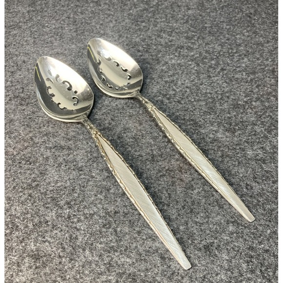 Set Of 2 Oneida VENETIA‎ Pierced Serving Spoons Tablespoon 8 5/8" Stainless - Picture 1 of 6